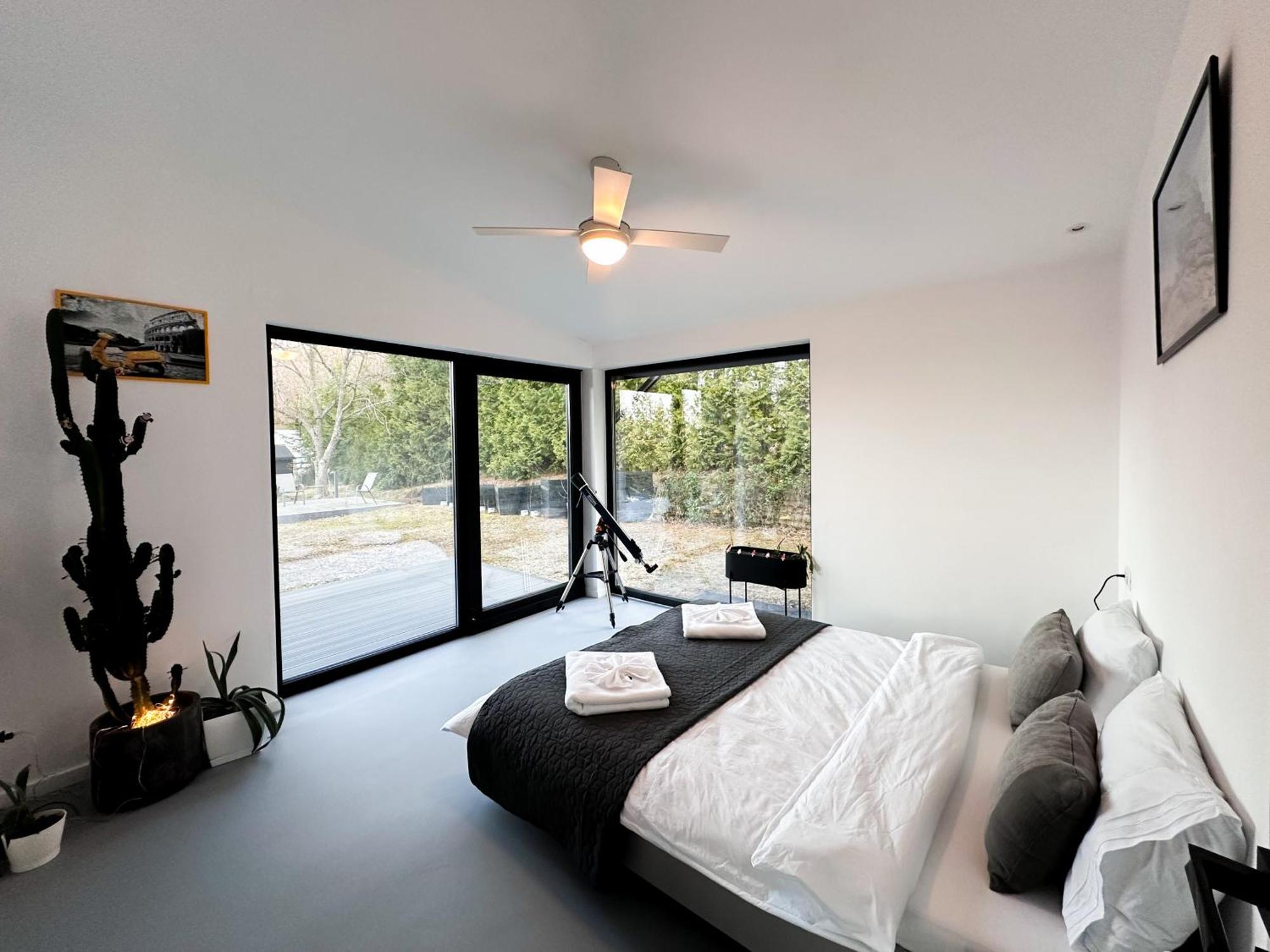 Black Walnut House With Indoor Outdoor Fireplace Izvoarele  Dış mekan fotoğraf